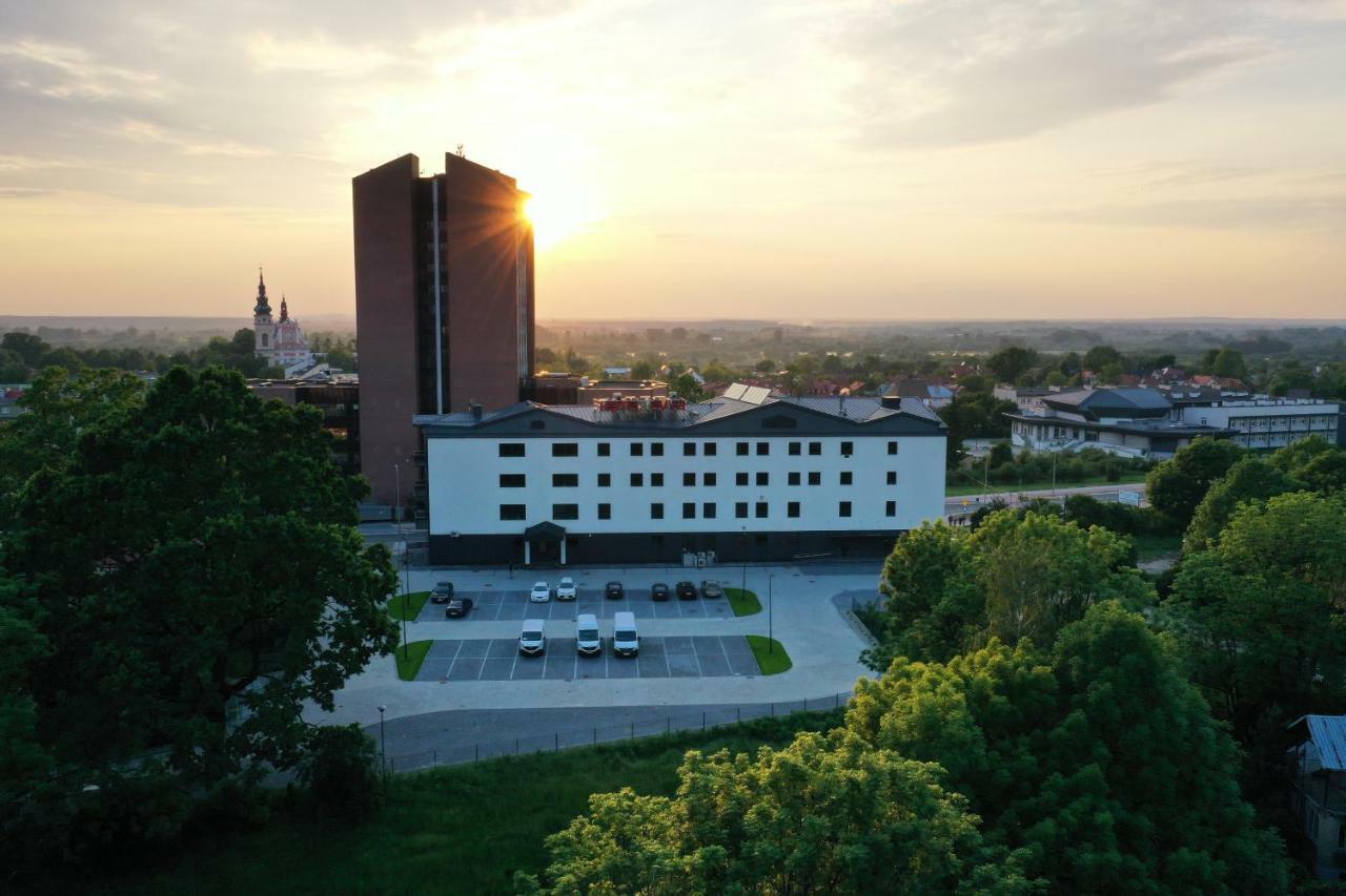 Hotel Evva Tarnobrzeg Kültér fotó